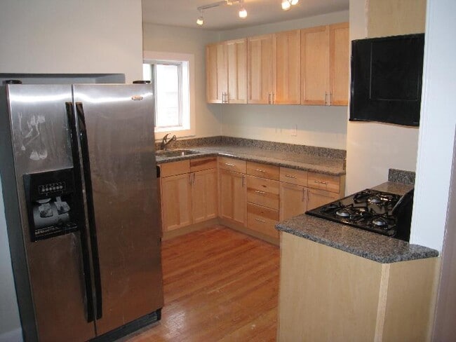 10 Evergreen Ave, Unit 3