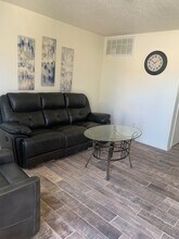 2315 N Juniper Ln in Hobbs, NM - Foto de edificio - Building Photo