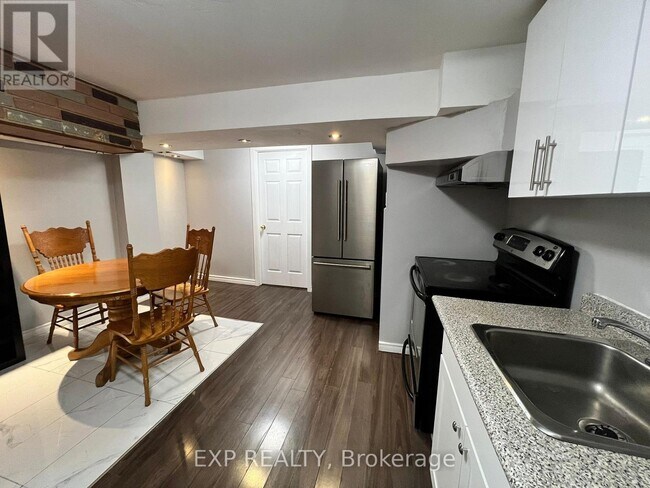 39 Frankton Crescent in Toronto, ON - Building Photo - Building Photo