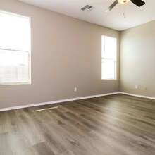 7005 S 30th Ln in Phoenix, AZ - Foto de edificio - Building Photo