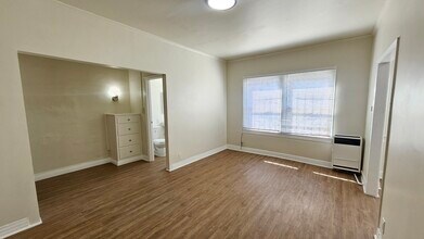 4530 Normandie Ave, Unit 104 in Los Angeles, CA - Building Photo - Building Photo