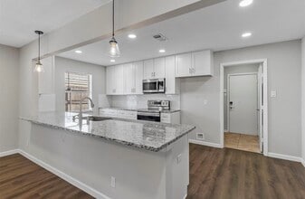 1521 Oak Creek Dr in Hurst, TX - Building Photo - Building Photo