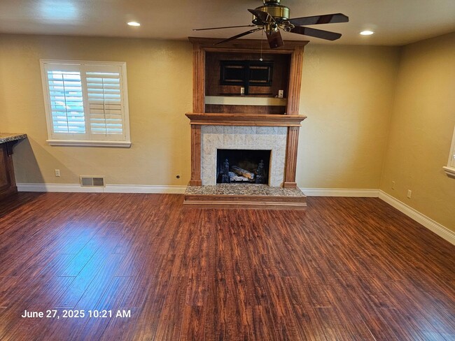 871 E Merritt Ave in Tulare, CA - Building Photo - Building Photo