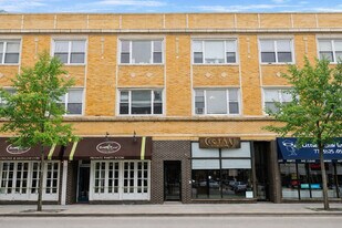 2461 N Clark St in Chicago, IL - Building Photo