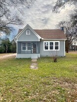 1717 E Houston St in Tyler, TX - Building Photo