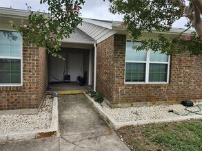 1000 S 8th St in Buckholts, TX - Building Photo - Building Photo