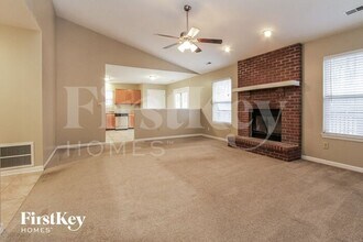 8322 Southern Springs Dr in Indianapolis, IN - Foto de edificio - Building Photo