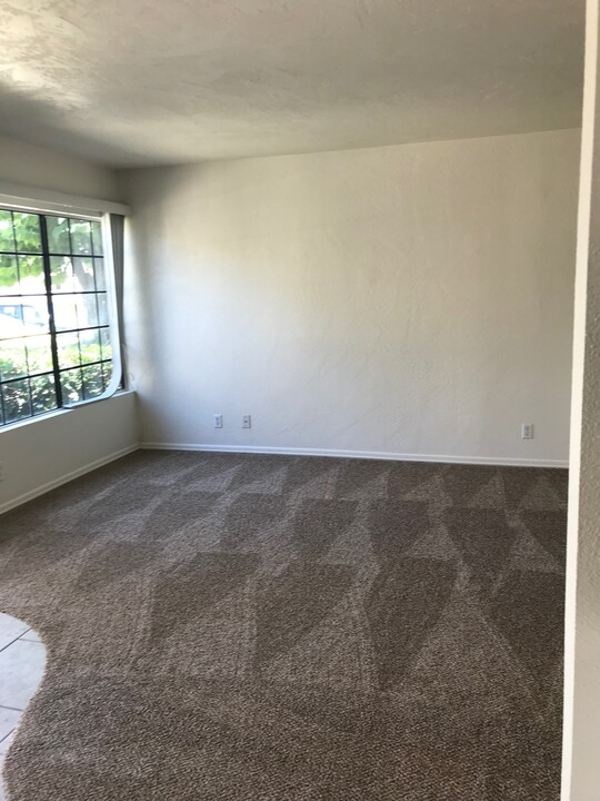 8847 Tamberly Ct in Santee, CA - Building Photo