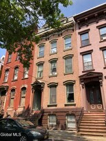 8 Hall Pl in Albany, NY - Building Photo