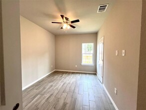 11765 White Cedar St in Willis, TX - Building Photo - Building Photo