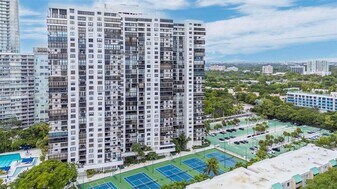 2333 Brickell Ave, Unit 517 in Miami, FL - Building Photo
