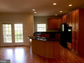 25802 Turlough Terrace in South Riding, VA - Foto de edificio - Building Photo