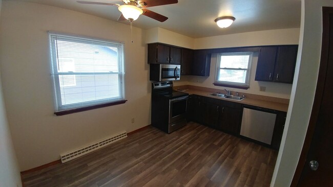 5007 N 106th St in Milwaukee, WI - Building Photo - Building Photo