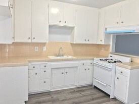 855 N Marengo Ave Apartamentos