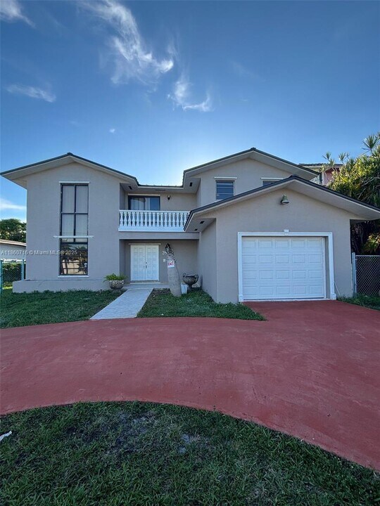 2812 SW 115th Ave in Miami, FL - Foto de edificio