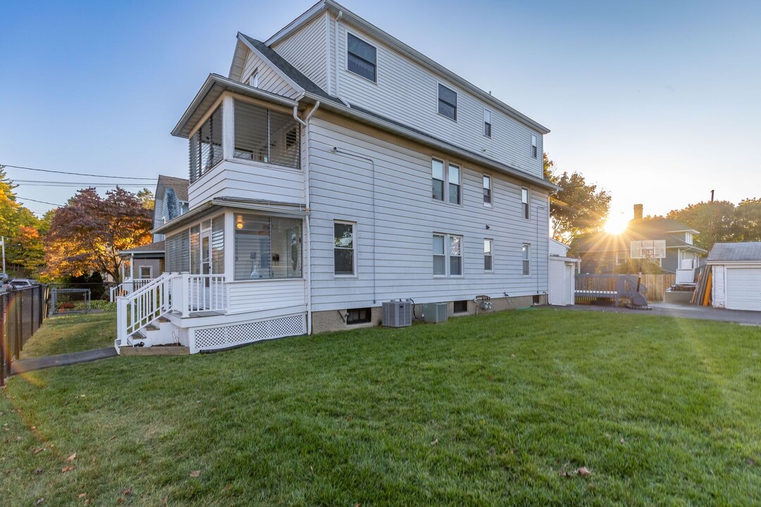 25 Winter St-Unit -Floor 2 in Ansonia, CT - Building Photo