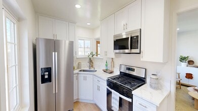 433 E 19th St in Costa Mesa, CA - Building Photo - Building Photo