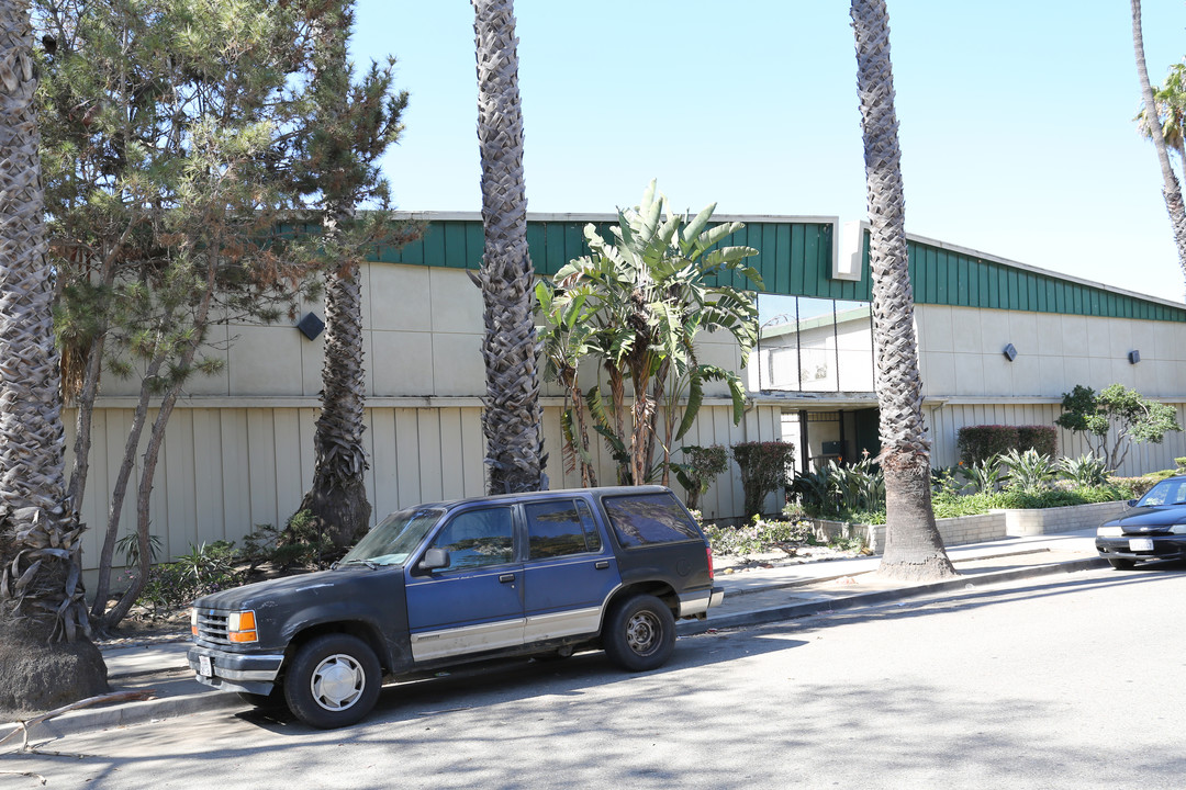 450 Linden Dr in Oxnard, CA - Building Photo