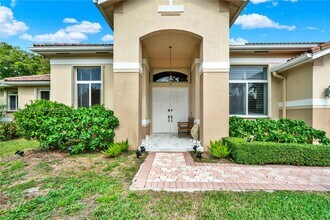 8487 SW 138th Terrace in Palmetto Bay, FL - Building Photo - Building Photo