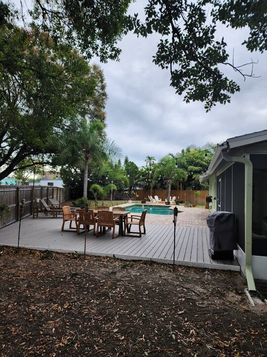 1388 Crescent Ct in Tarpon Springs, FL - Building Photo