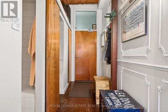 365 Dundas St E in Toronto, ON - Building Photo - Building Photo