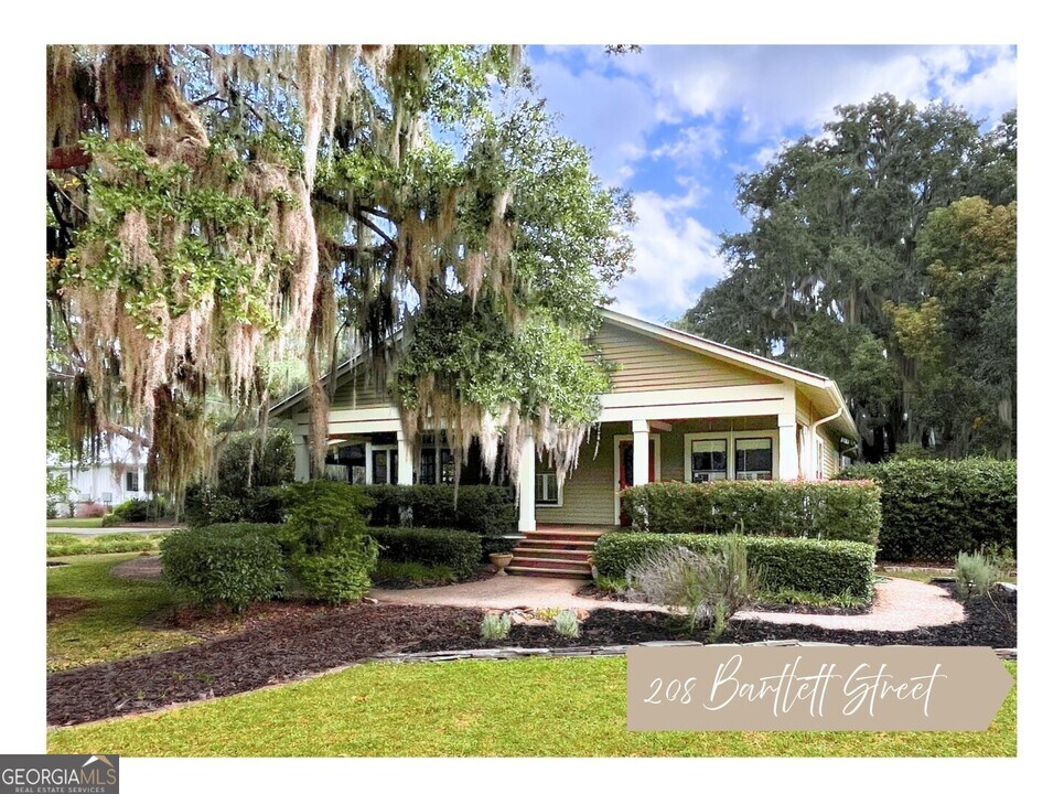 208 Bartlett St in St. Marys, GA - Building Photo