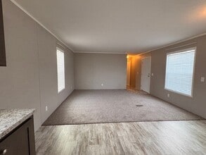 180 W Orleans Ct in Howell, MI - Foto de edificio - Building Photo