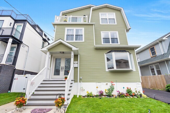 35 Washington Ave in Cliffside Park, NJ - Building Photo - Building Photo