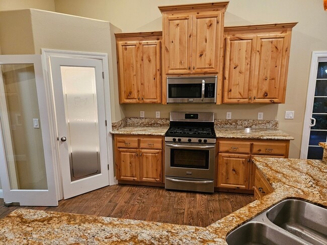 23040 Cypress Point Way in Auburn, CA - Building Photo - Building Photo