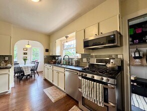 2335 47th Ave SW in Seattle, WA - Building Photo - Building Photo