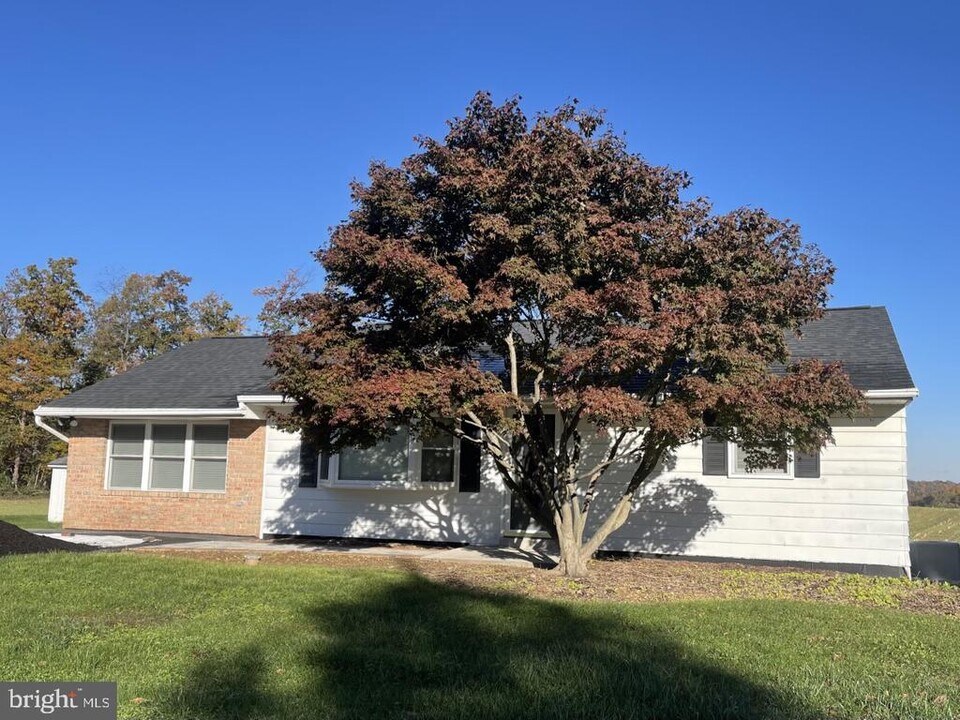 3124 Blacks School House Rd in Taneytown, MD - Building Photo
