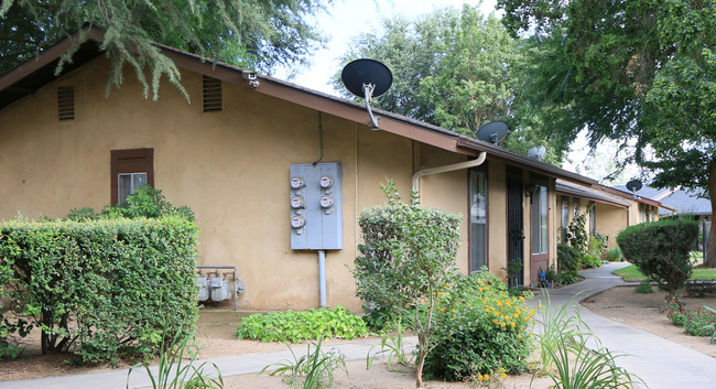 Cottonwood Apartment in Fresno, CA - Foto de edificio - Building Photo