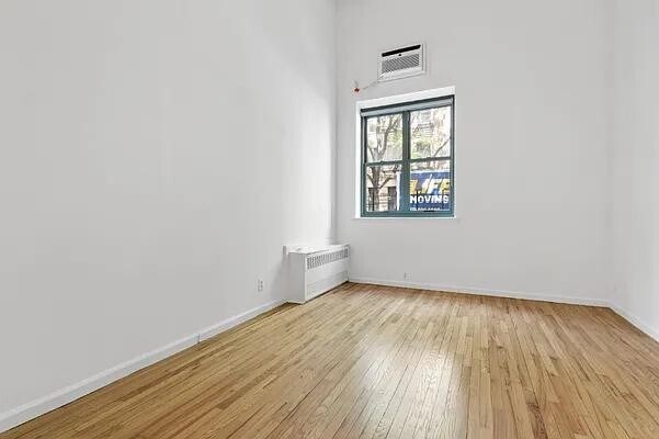 210 E 22nd St in New York, NY - Building Photo
