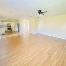 6527 River Bluff Dr in Houston, TX - Building Photo - Building Photo