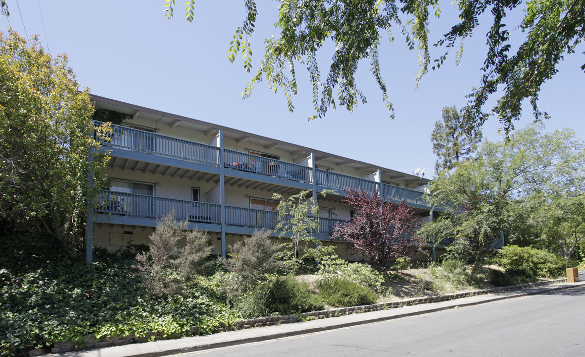 Valle Vista Six-Plex in Vallejo, CA - Building Photo