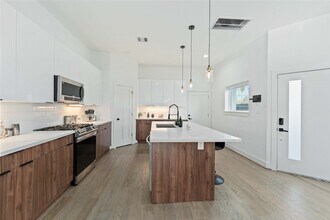 3034 Gray St in Houston, TX - Building Photo - Building Photo