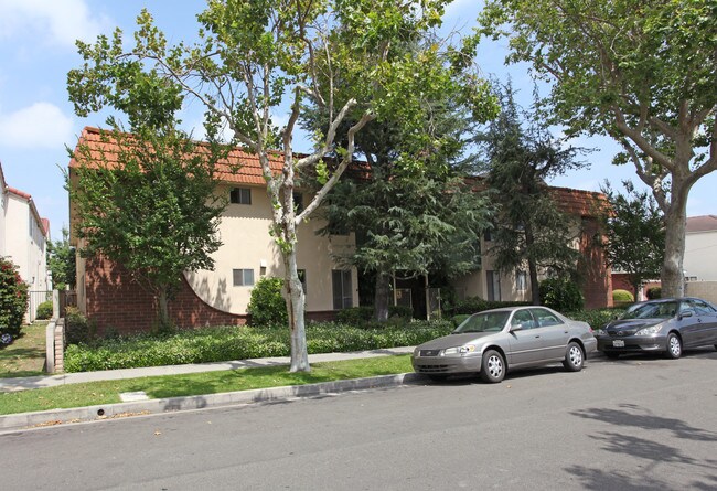 18430 Arline Ave in Artesia, CA - Foto de edificio - Building Photo