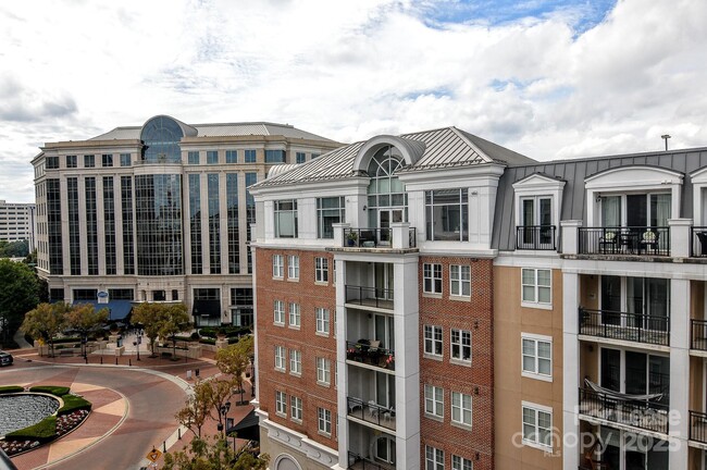 4625 Piedmont Row Dr in Charlotte, NC - Building Photo - Building Photo