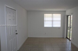 1247 SW 46th Ave in Pompano Beach, FL - Foto de edificio - Building Photo