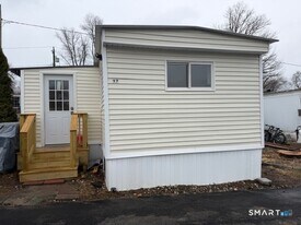 55 Sugar St in Newtown, CT - Building Photo