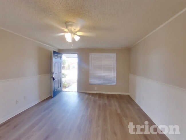 907 Briarcliff Dr in Valrico, FL - Foto de edificio - Building Photo