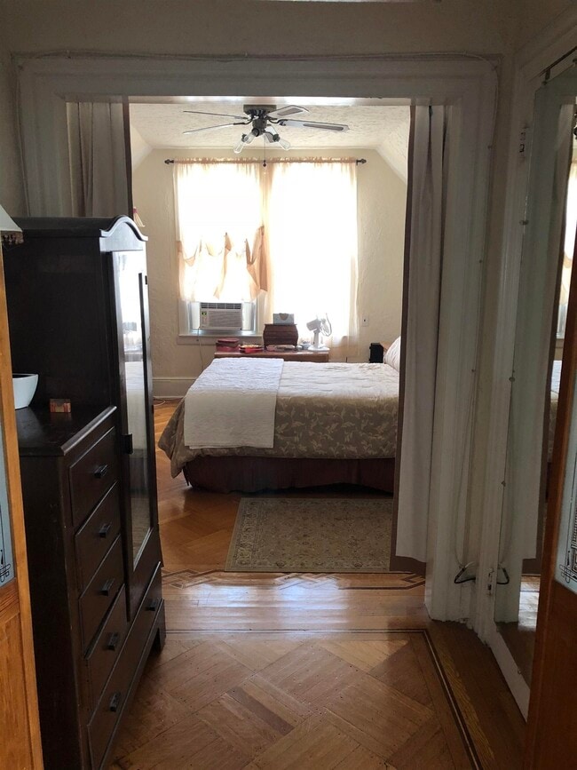 19 Cooper Pl in Weehawken, NJ - Building Photo - Building Photo
