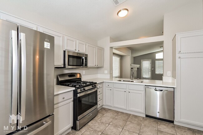 8116 Dinsmore Dr in Las Vegas, NV - Building Photo - Building Photo