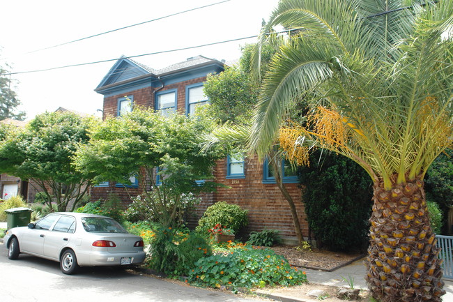 2738 Garber St in Berkeley, CA - Building Photo - Building Photo