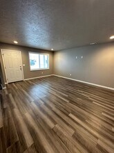 2821 Jeffrey Dr NW in Minot, ND - Building Photo - Building Photo