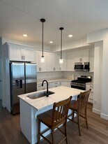 140 E Abbeville Ct in Sandy, UT - Building Photo