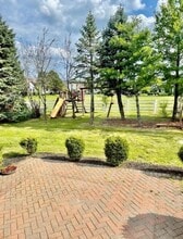 7133 Winterbek Ave in New Albany, OH - Foto de edificio - Building Photo