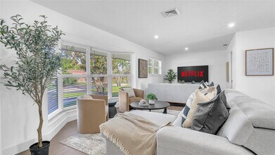 2201 N 50th Ave in Hollywood, FL - Building Photo - Building Photo