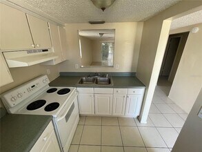 4128-4126 Shoreline Dr in New Port Richey, FL - Building Photo - Building Photo