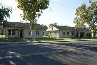 832 Tulare St in Fresno, CA - Foto de edificio - Building Photo